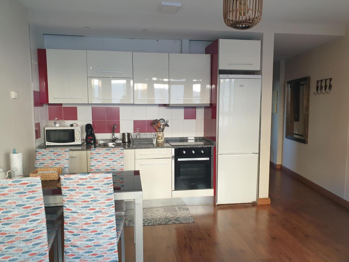 Apartamento Cine Colon 2 Ribadeo Bagian luar foto