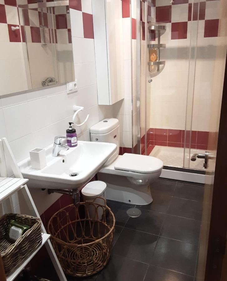 Apartamento Cine Colon 2 Ribadeo Bagian luar foto