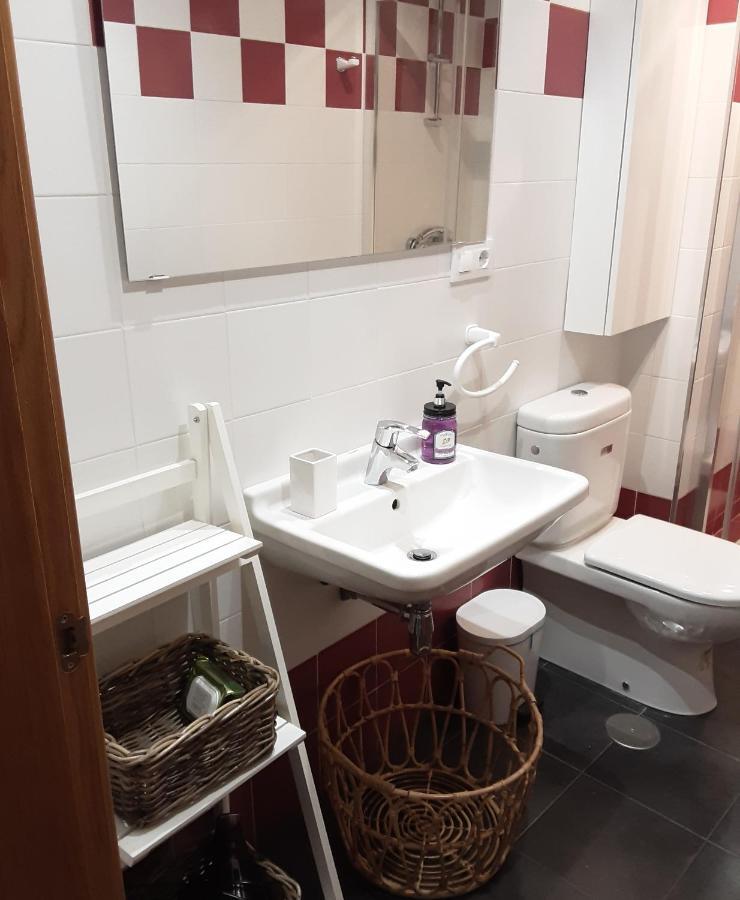 Apartamento Cine Colon 2 Ribadeo Bagian luar foto