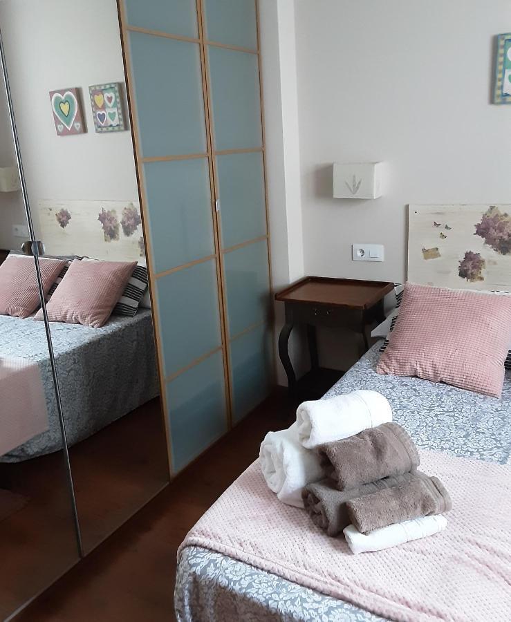 Apartamento Cine Colon 2 Ribadeo Bagian luar foto