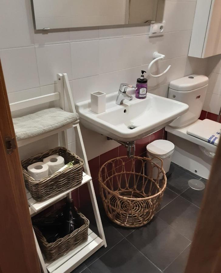 Apartamento Cine Colon 2 Ribadeo Bagian luar foto